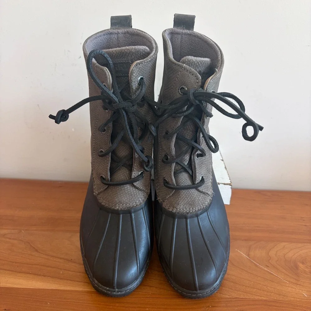 Sperry Syren Gulf Grey Snakeskin Embossed Rubber Duck Boots Womens 9 STS86777